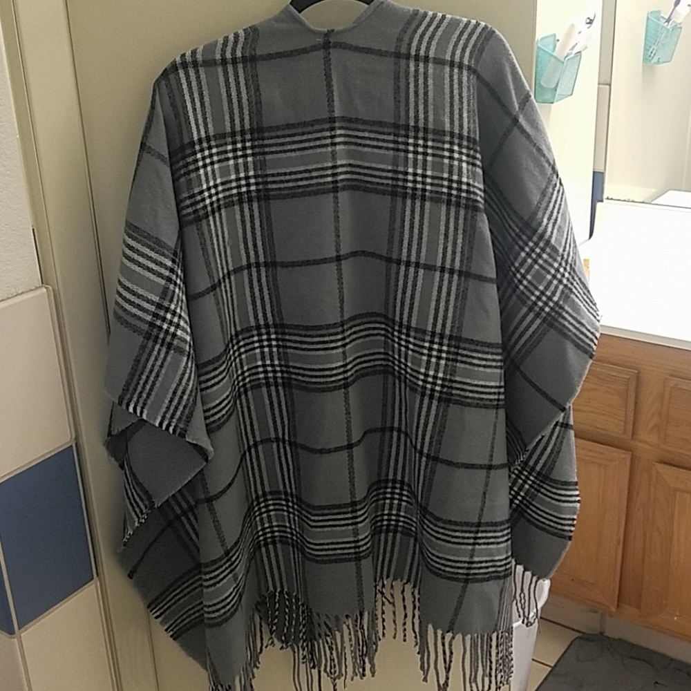 Poncho - Picture 2 of 2